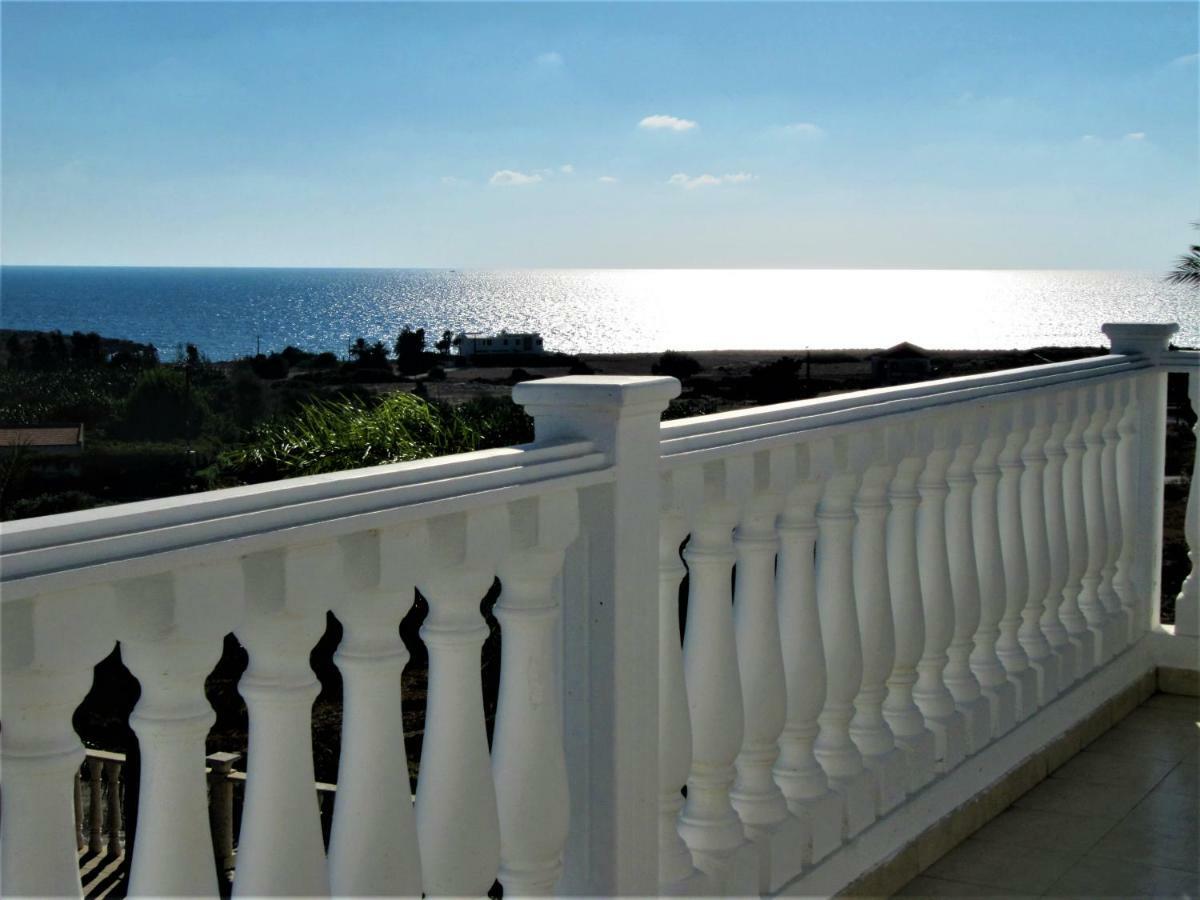 Villa Dioni コーラル・ベイ エクステリア 写真
