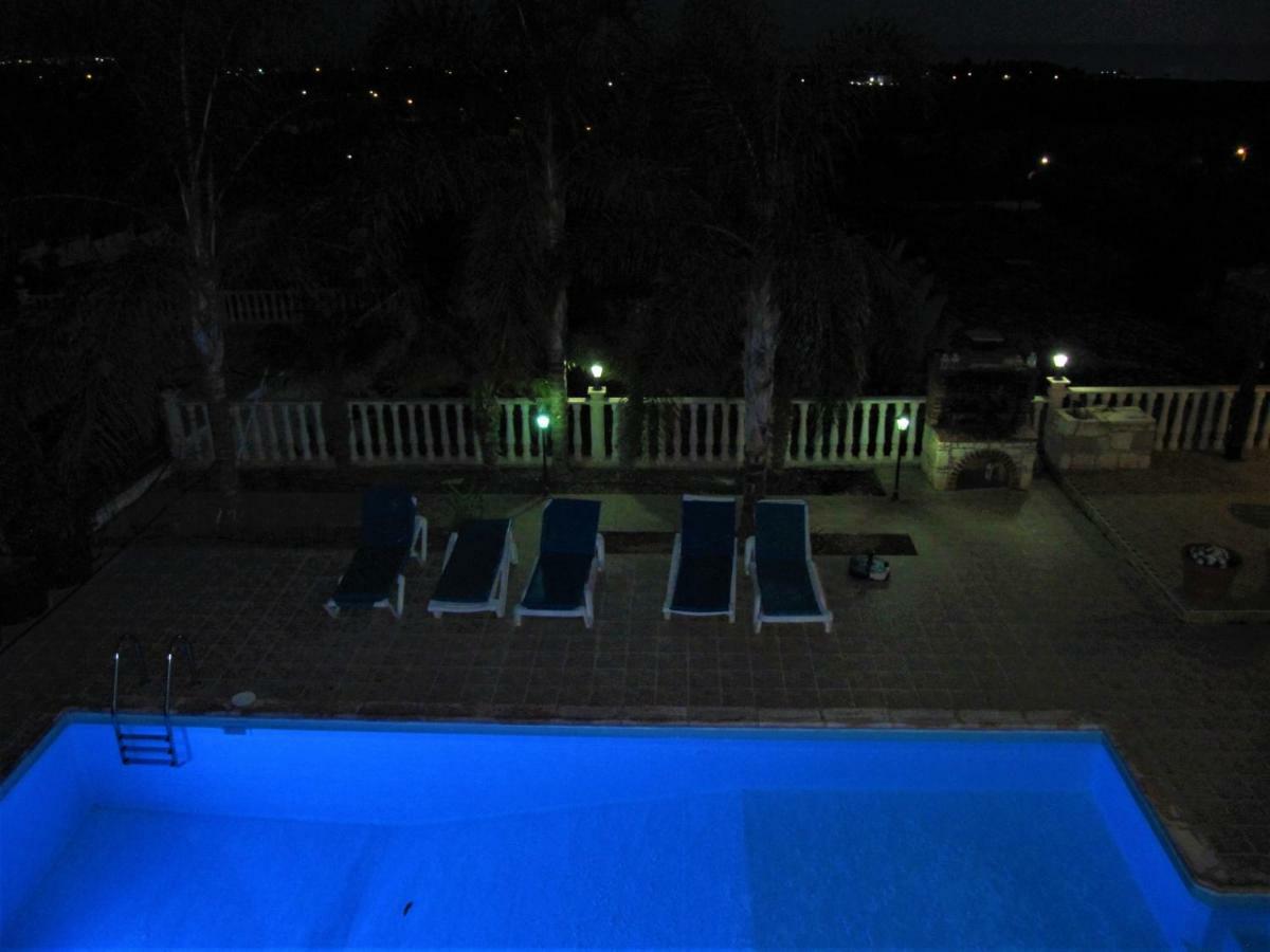 Villa Dioni コーラル・ベイ エクステリア 写真