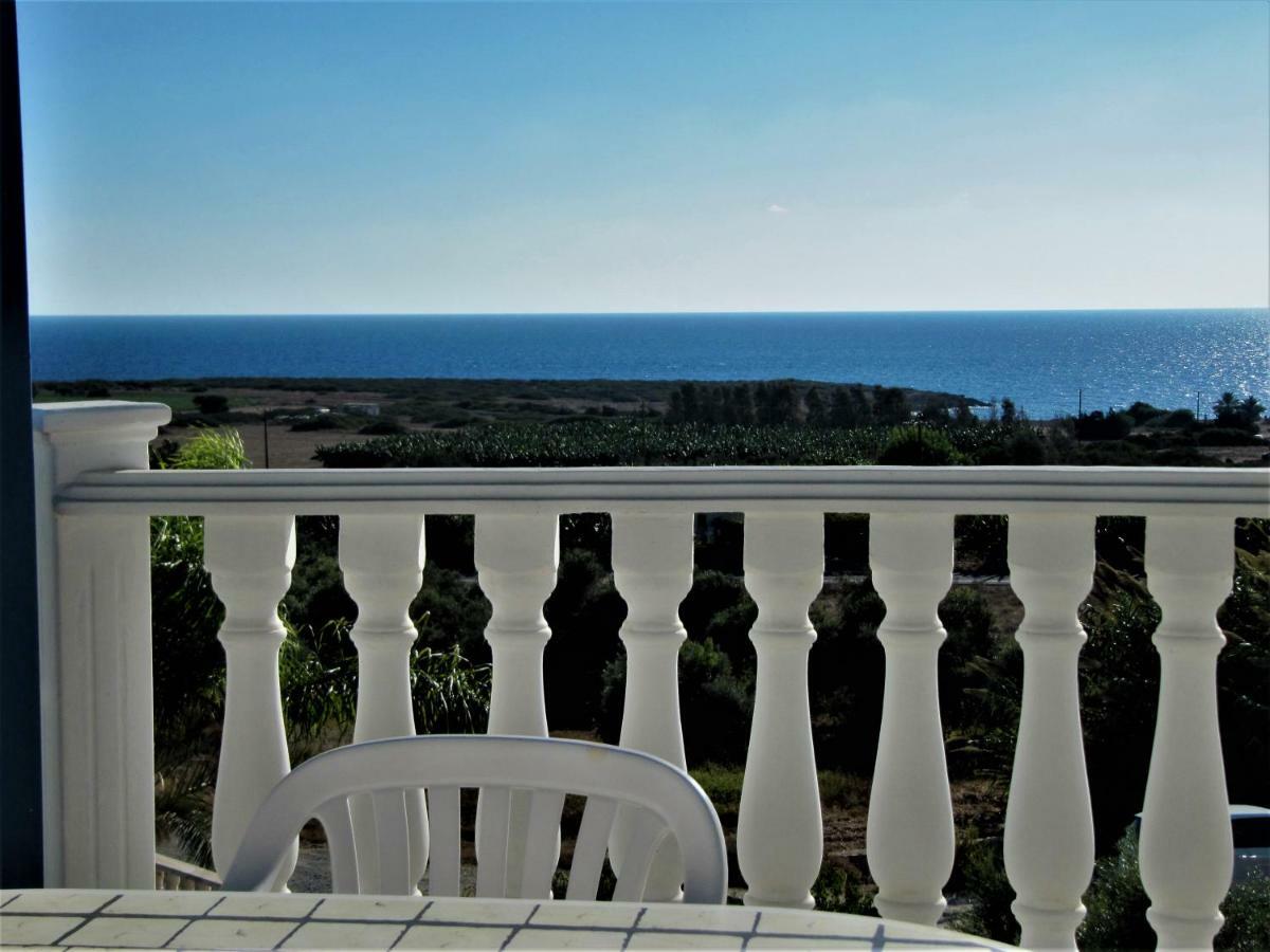 Villa Dioni コーラル・ベイ エクステリア 写真