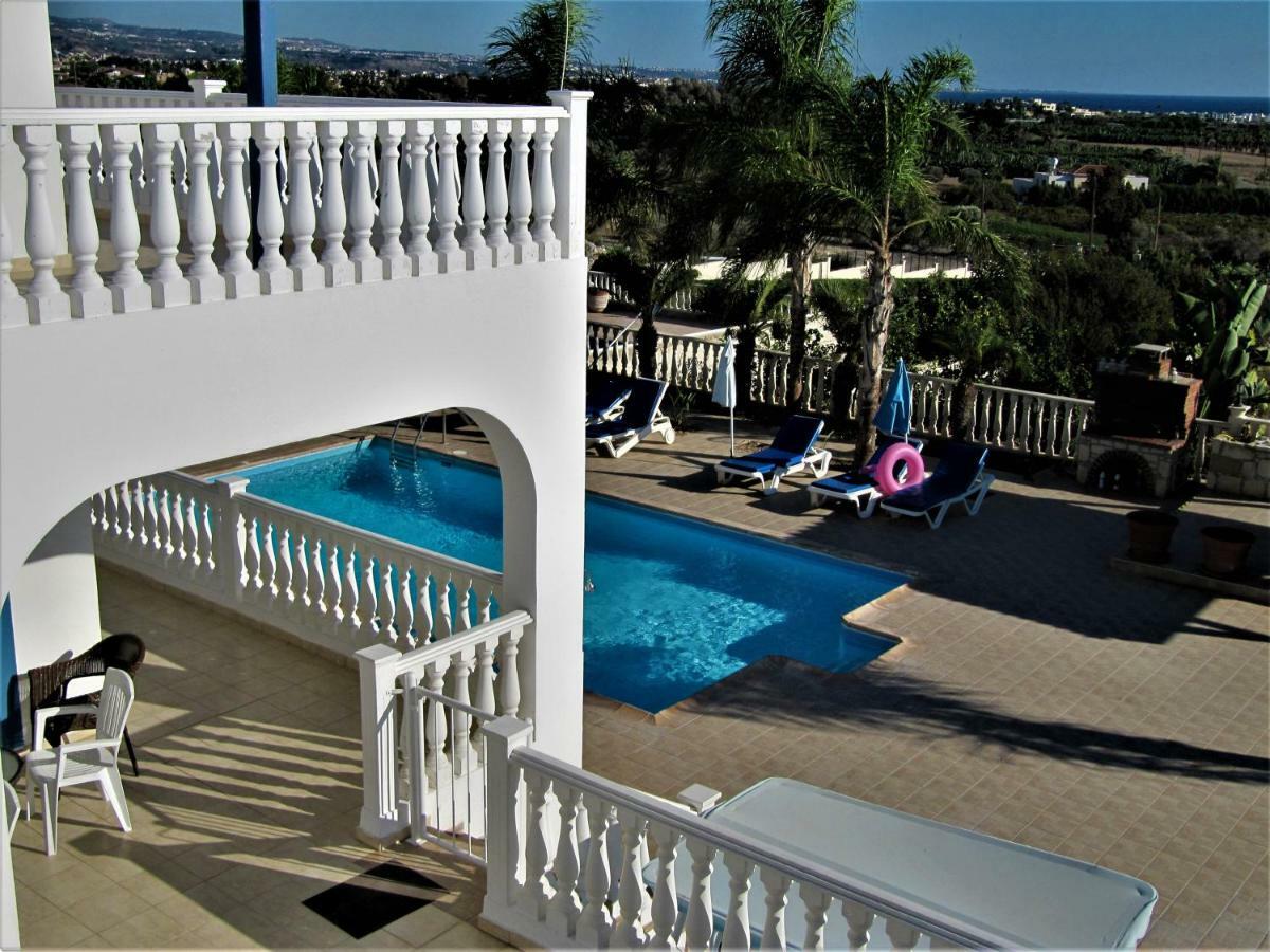 Villa Dioni コーラル・ベイ エクステリア 写真