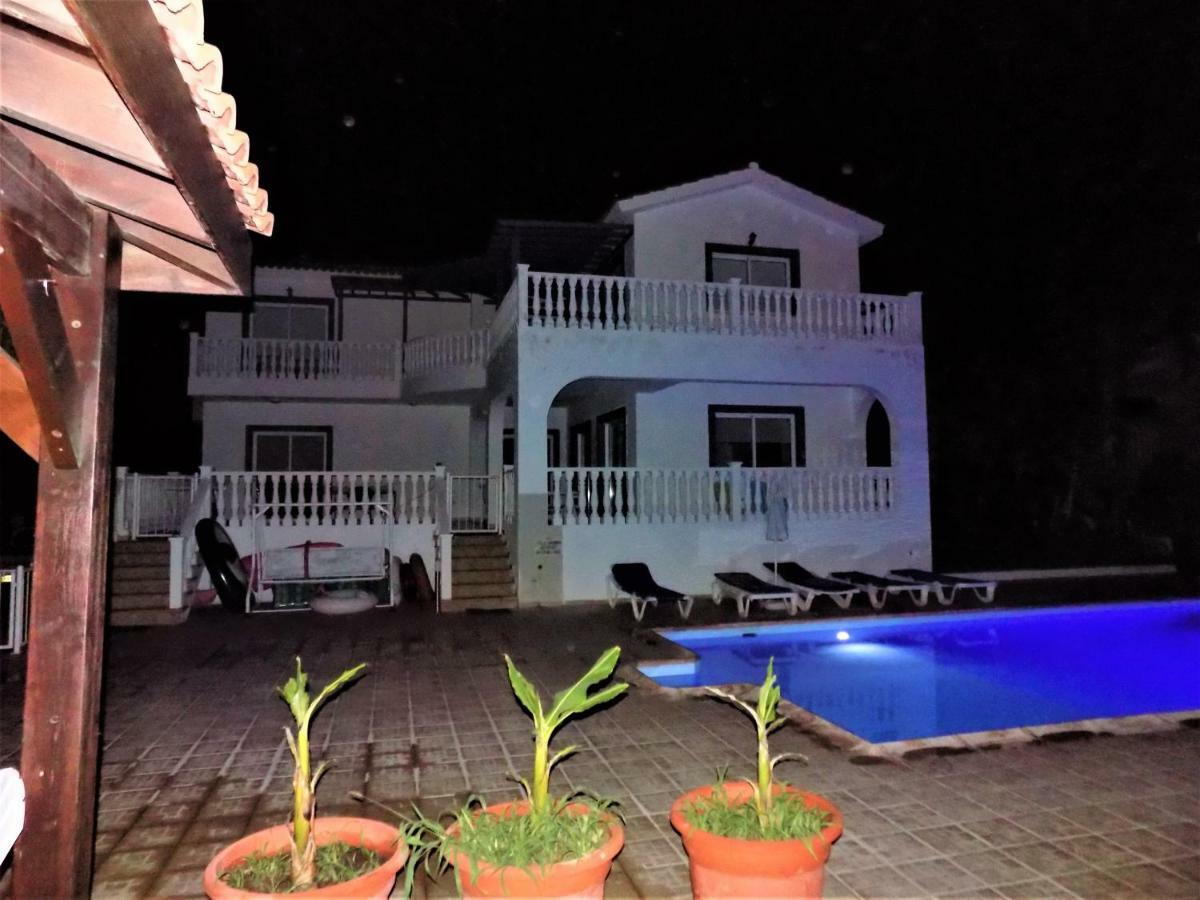 Villa Dioni コーラル・ベイ エクステリア 写真